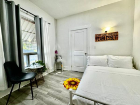 Seattle House with 2 Bedrooms with King, Queen and Sofa Bed near Airport and Downtown Seattle